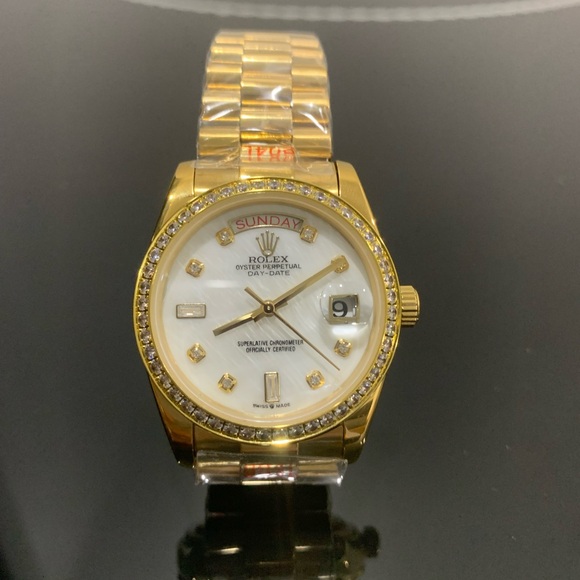 Automatic Gold Timepiece with Crystal Jewels White Dial - Picture 4 of 5